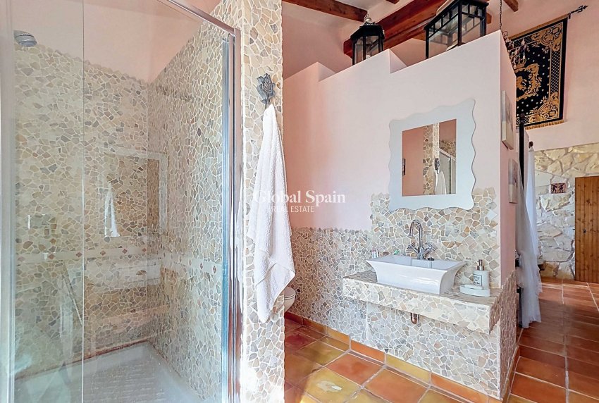 Wederverkoop - HUIS -
LA ALBERQUILLA - La Alberquilla