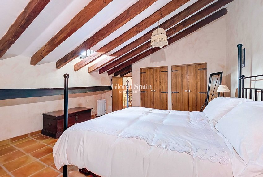 Wederverkoop - HUIS -
LA ALBERQUILLA - La Alberquilla