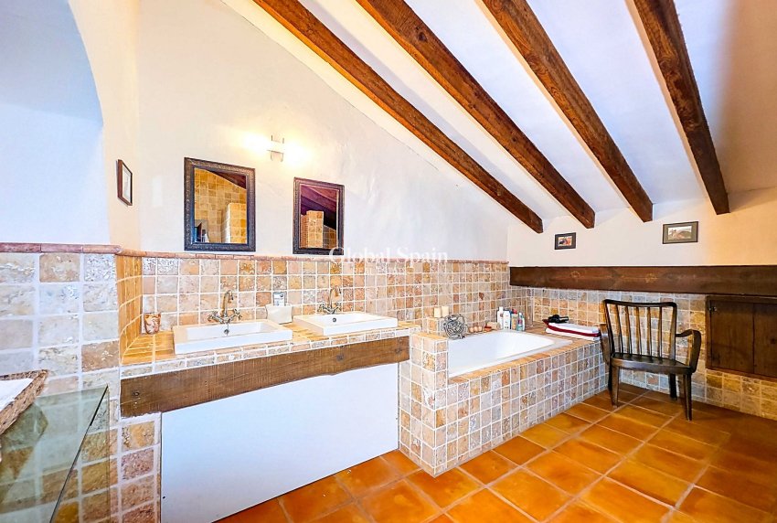 Wederverkoop - HUIS -
LA ALBERQUILLA - La Alberquilla