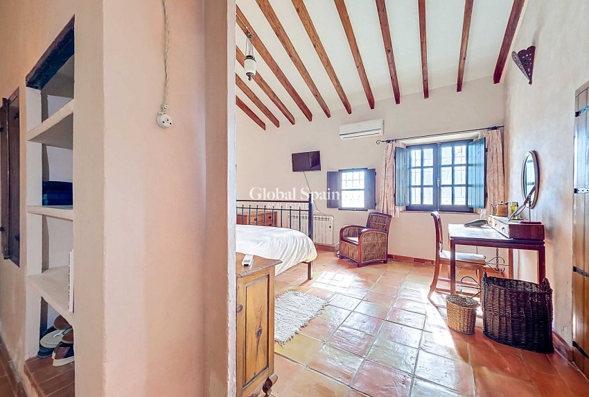 Wederverkoop - HUIS -
LA ALBERQUILLA - La Alberquilla