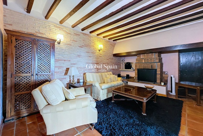 Wederverkoop - HUIS -
LA ALBERQUILLA - La Alberquilla