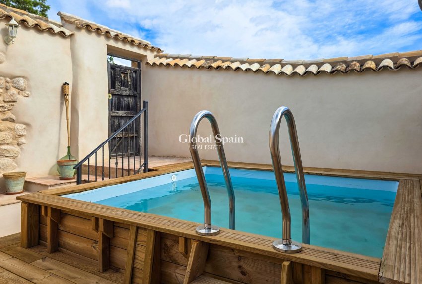 Wederverkoop - HUIS -
LA ALBERQUILLA - La Alberquilla