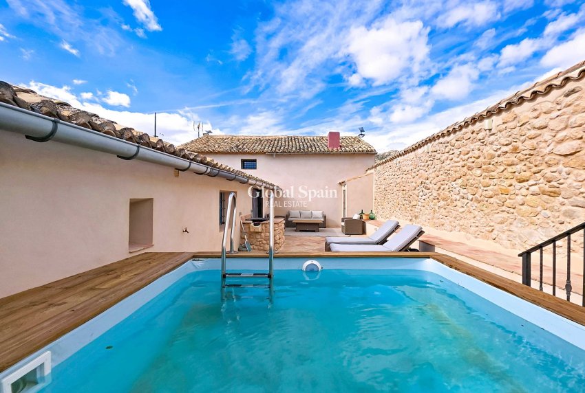 Wederverkoop - HUIS -
LA ALBERQUILLA - La Alberquilla