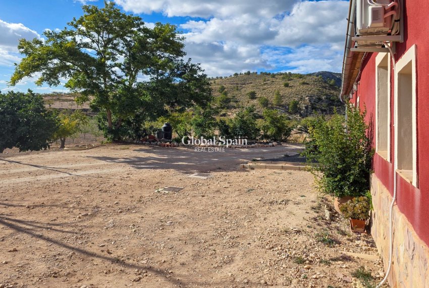 Wederverkoop - HUIS -
LA ALBERQUILLA - La Alberquilla