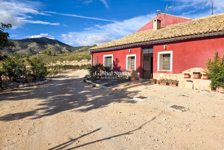 Wederverkoop - HUIS -
LA ALBERQUILLA - La Alberquilla