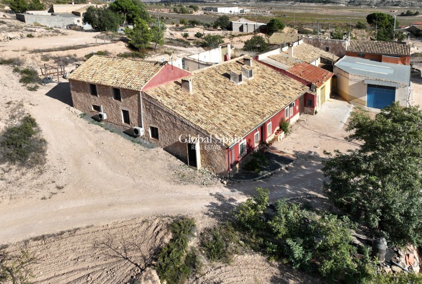 Wederverkoop - HUIS -
LA ALBERQUILLA - La Alberquilla