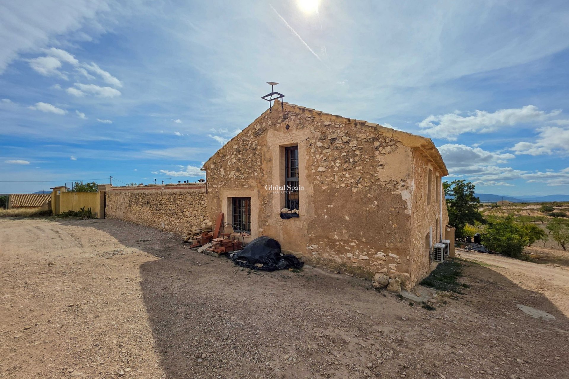 Wederverkoop - HUIS -
LA ALBERQUILLA - La Alberquilla