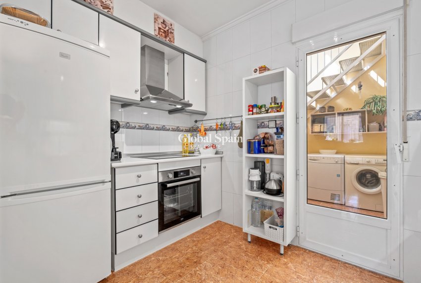 Wederverkoop - HUIS -
LA MARINA - Costa Blanca