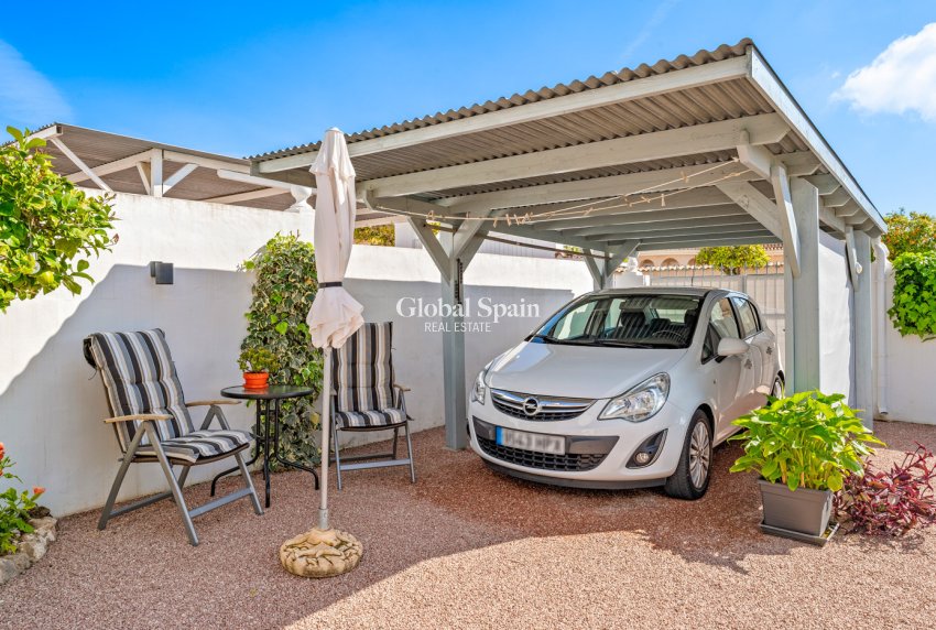 Wederverkoop - HUIS -
LA MARINA - Costa Blanca