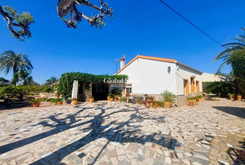 Wederverkoop - HUIS -
LA MARINA - Costa Blanca