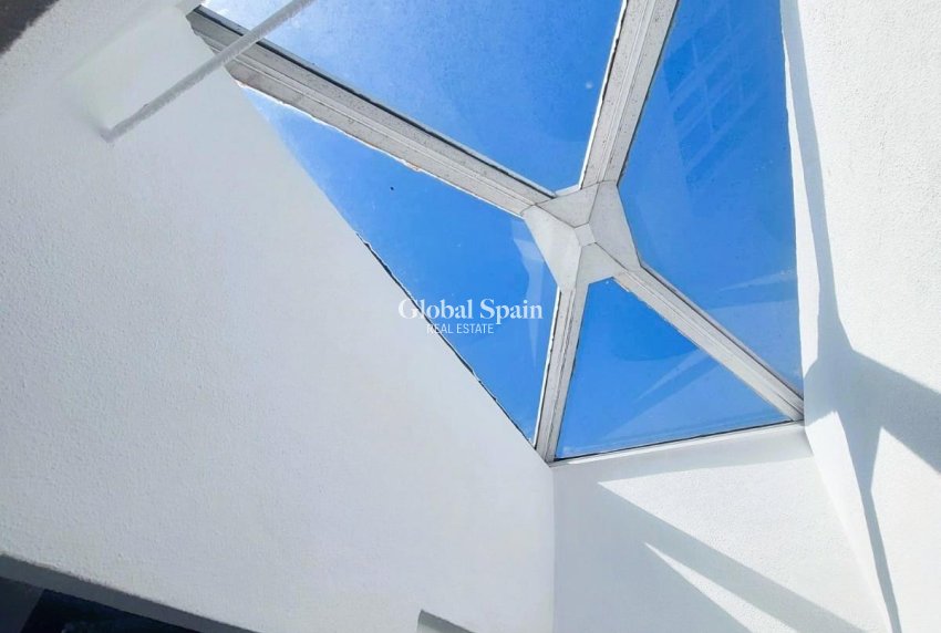 Wederverkoop - HUIS -
LA MARINA - Costa Blanca