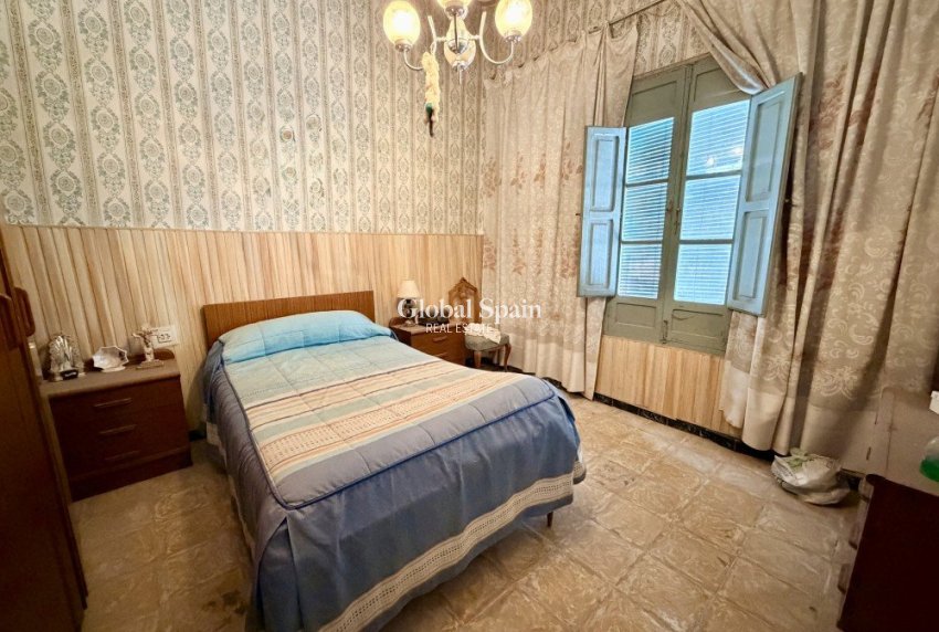 Wederverkoop - HUIS -
LA MARINA - Costa Blanca
