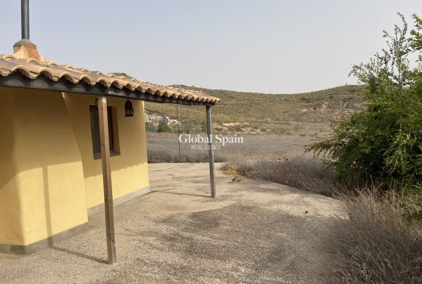 Wederverkoop - HUIS -
LA PINILLA - Inland