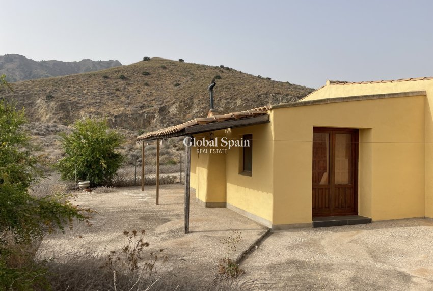 Wederverkoop - HUIS -
LA PINILLA - Inland