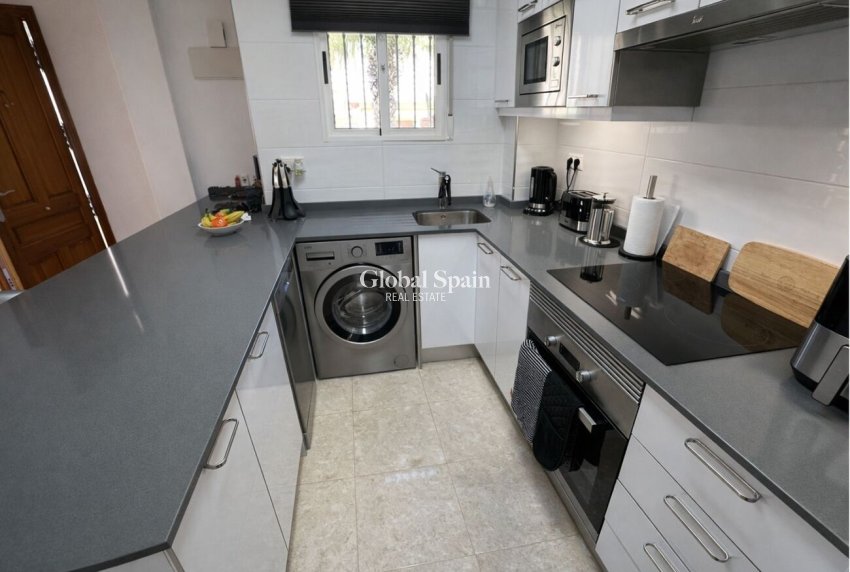 Wederverkoop - HUIS -
LA ZENIA - Costa Blanca