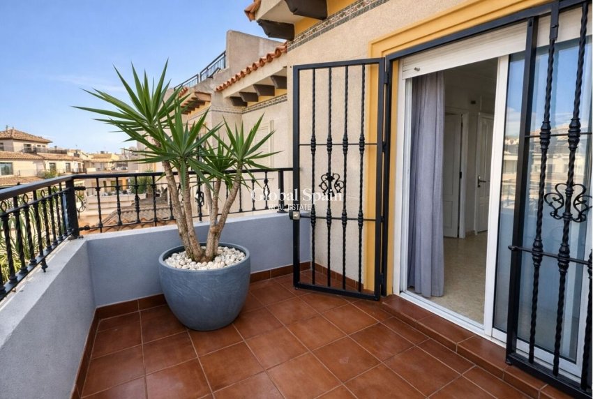 Wederverkoop - HUIS -
LA ZENIA - Costa Blanca