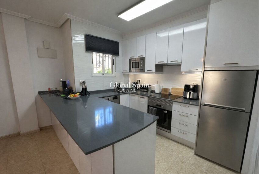 Wederverkoop - HUIS -
LA ZENIA - Costa Blanca