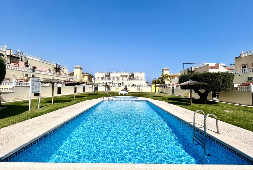 Wederverkoop - HUIS -
LA ZENIA - Costa Blanca