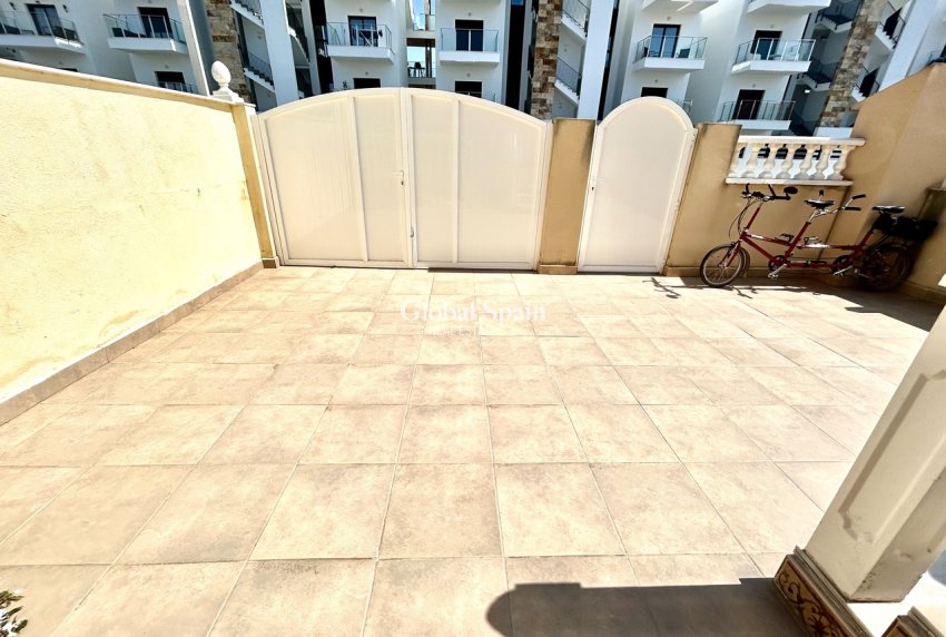 Wederverkoop - HUIS -
LA ZENIA - Costa Blanca