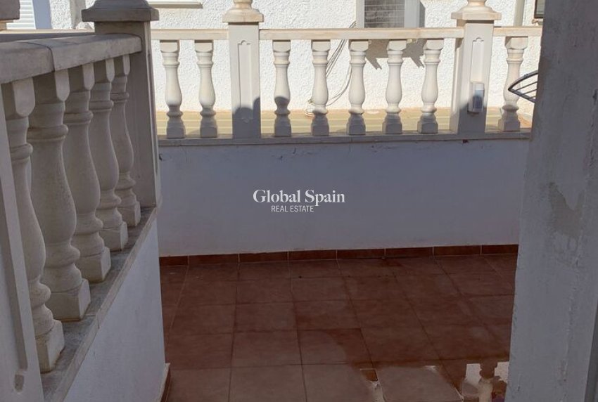 Wederverkoop - HUIS -
LA ZENIA - Costa Blanca