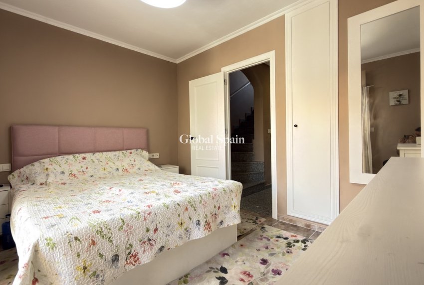 Wederverkoop - HUIS -
LA ZENIA - Costa Blanca