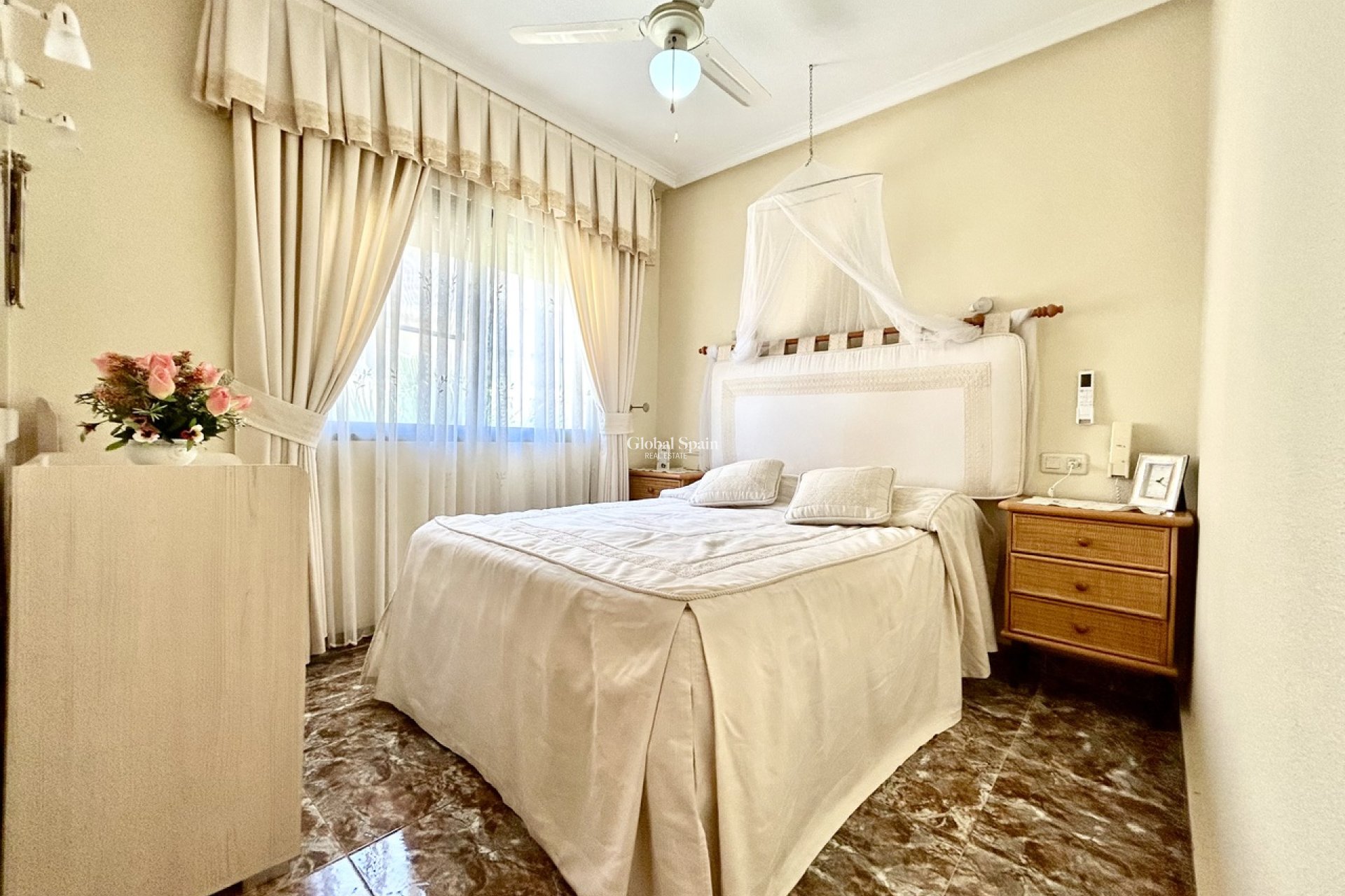 Wederverkoop - HUIS -
LA ZENIA - Costa Blanca