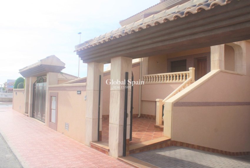 Wederverkoop - HUIS -
LOS BALCONES - LOS ALTOS - Costa Blanca