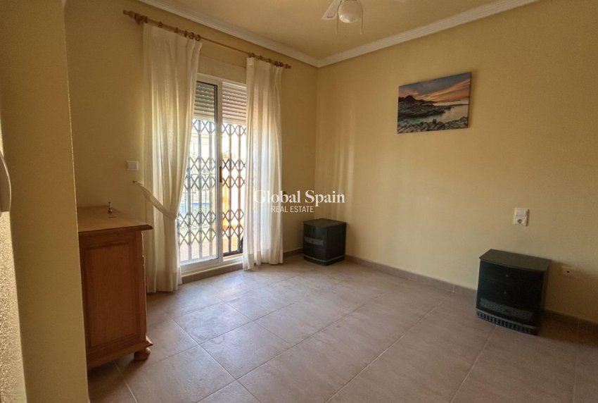 Wederverkoop - HUIS -
LOS BALCONES - LOS ALTOS - Costa Blanca