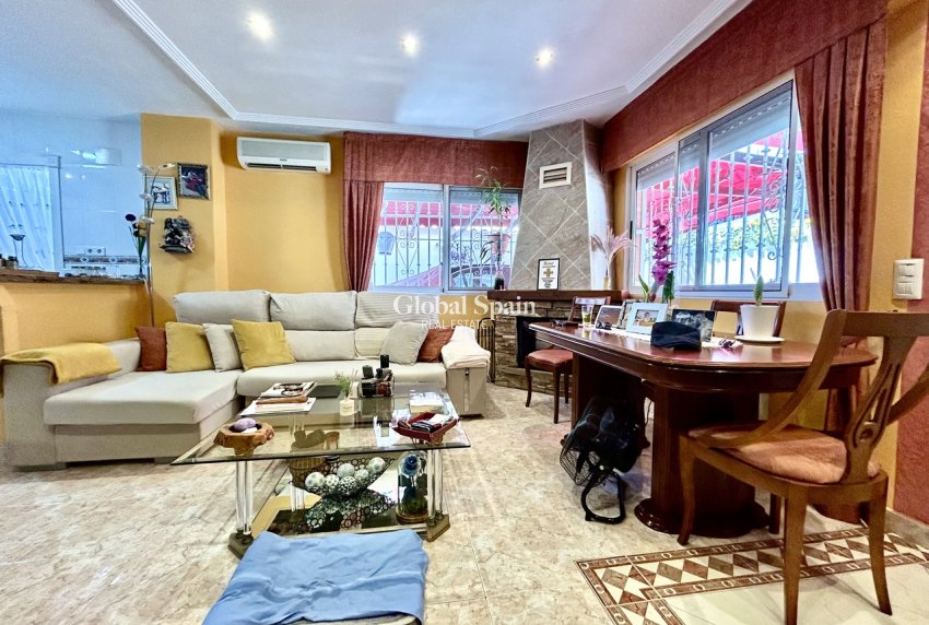 Wederverkoop - HUIS -
LOS BALCONES - LOS ALTOS - Costa Blanca
