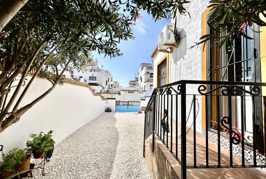 Wederverkoop - HUIS -
LOS BALCONES - LOS ALTOS - Costa Blanca
