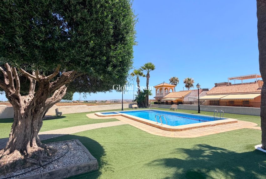 Wederverkoop - HUIS -
LOS MONTESINOS - Urbanizacion montesol
