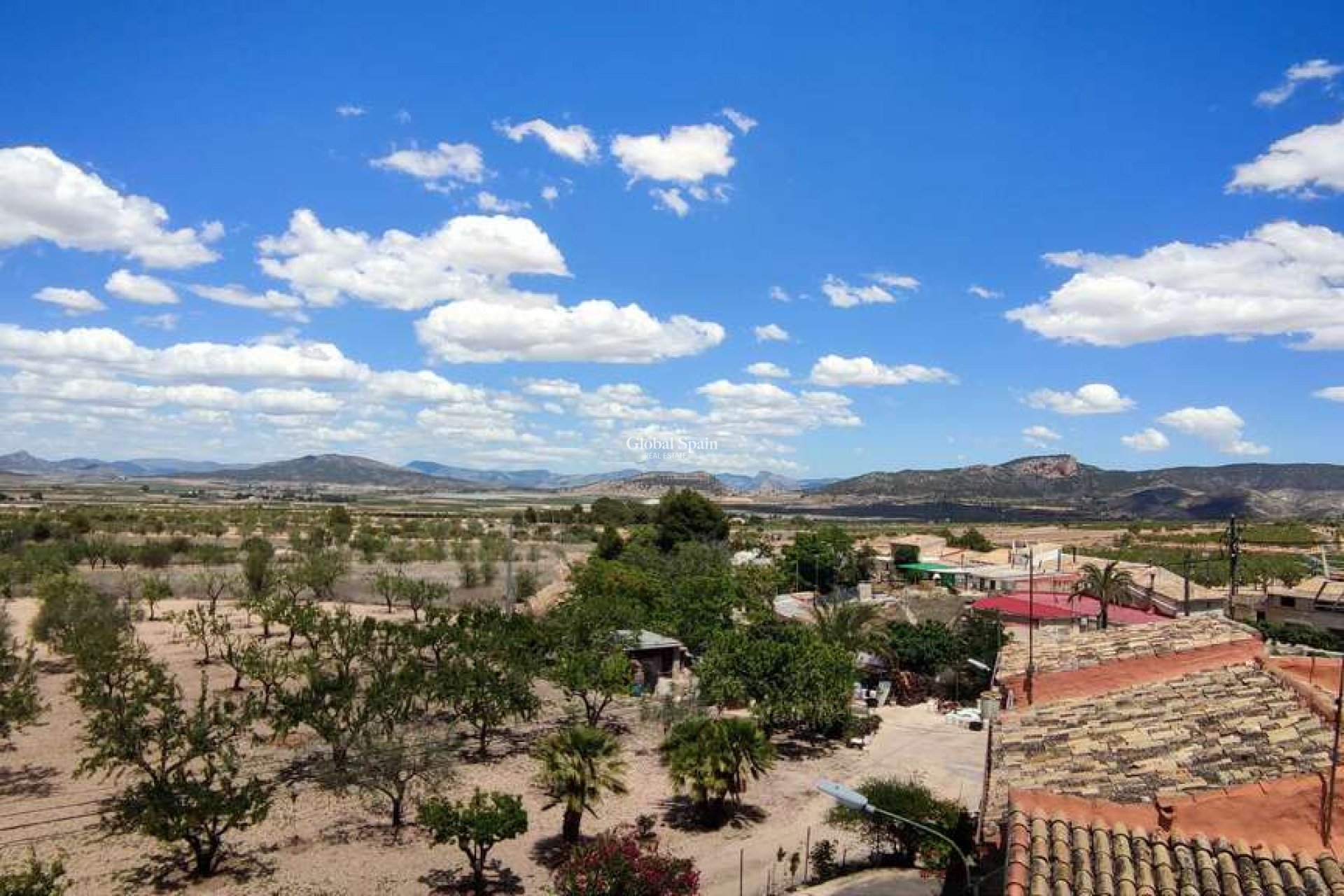 Wederverkoop - HUIS -
MONÓVAR - Inland