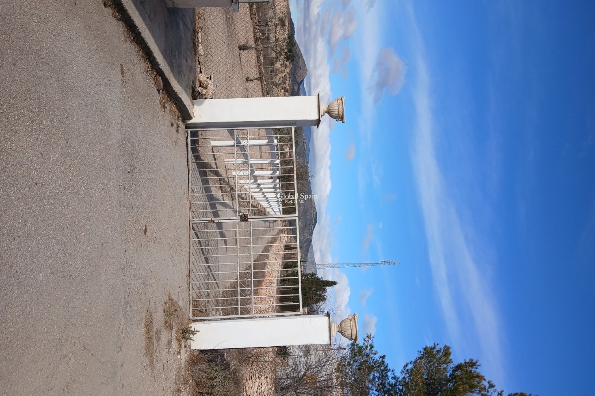 Wederverkoop - HUIS -
MONÓVAR - Inland