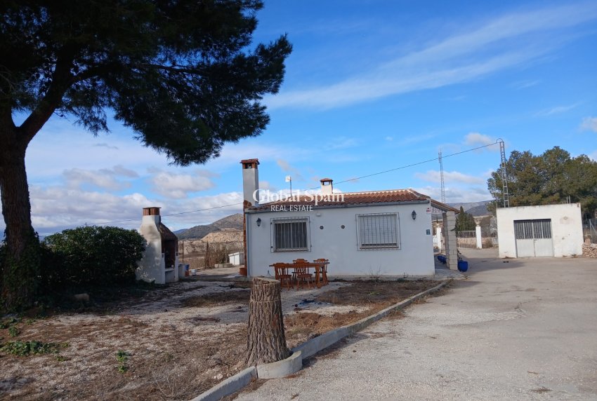 Wederverkoop - HUIS -
MONÓVAR - Inland
