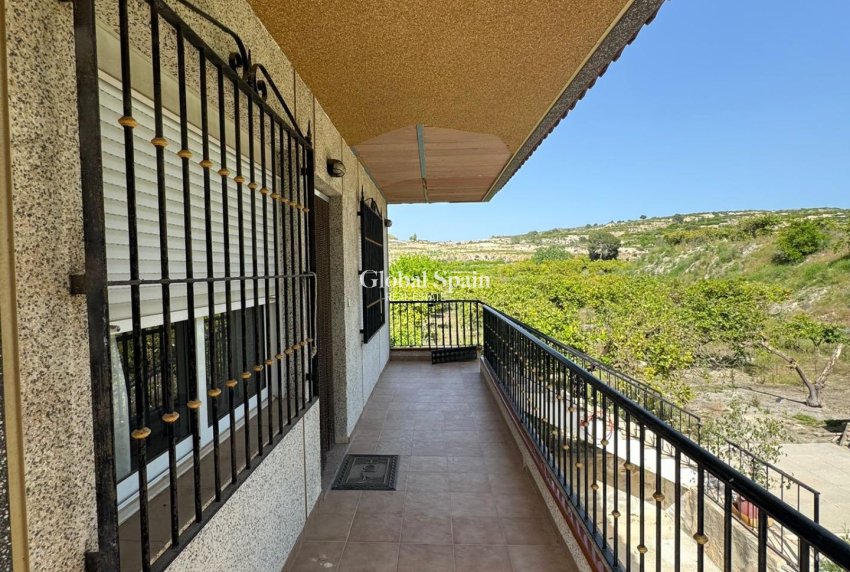 Wederverkoop - HUIS -
ORIHUELA - Arneva