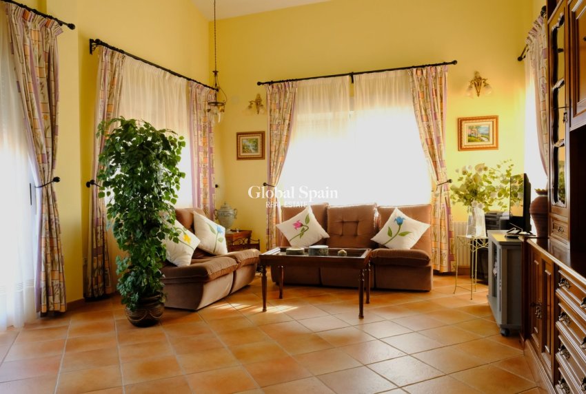 Wederverkoop - HUIS -
ORIHUELA - Correntías Medias