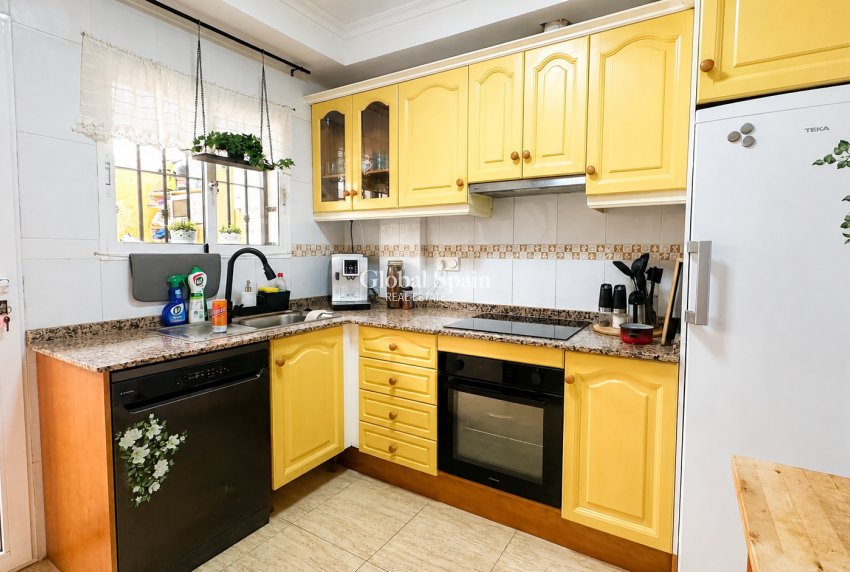 Wederverkoop - HUIS -
ORIHUELA - Costa Blanca Sur