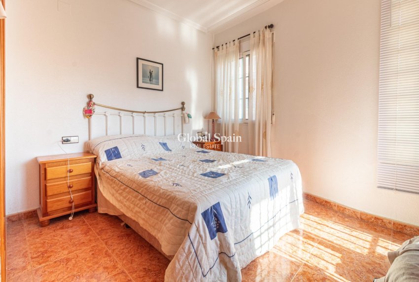 Wederverkoop - Huis -
ORIHUELA COSTA - CABO ROIG