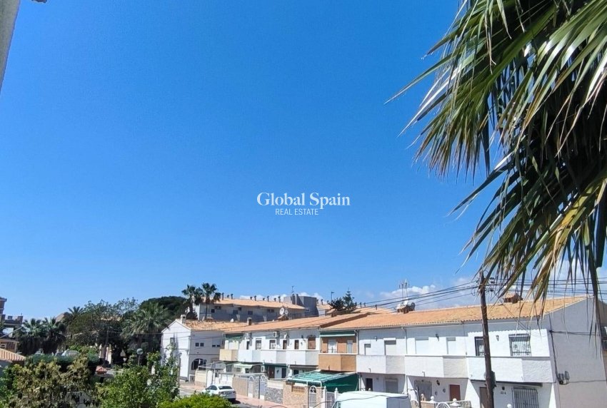 Wederverkoop - HUIS -
ORIHUELA COSTA - CABO ROIG