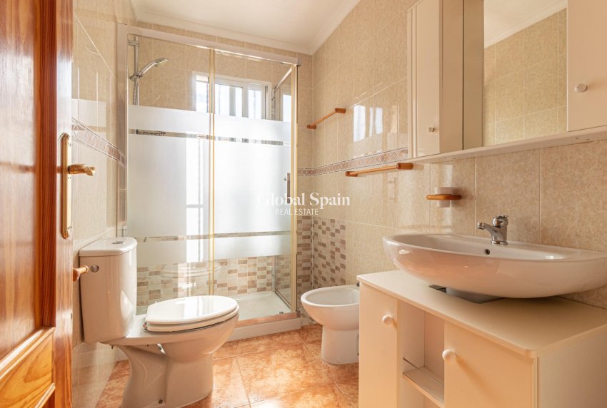 Wederverkoop - Huis -
ORIHUELA COSTA - CABO ROIG