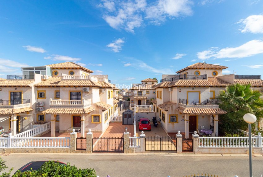 Wederverkoop - Huis -
ORIHUELA COSTA - CABO ROIG