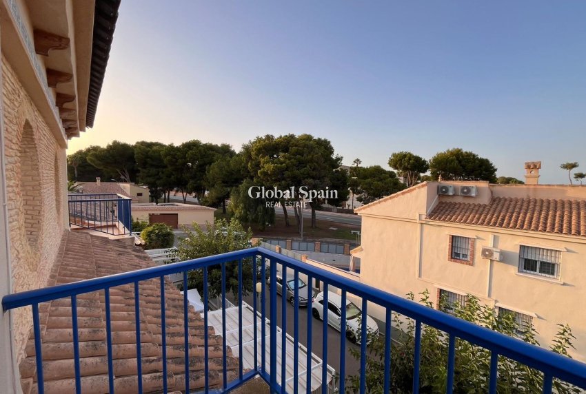 Wederverkoop - HUIS -
ORIHUELA COSTA - CAMPOAMOR