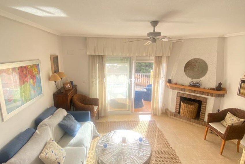 Wederverkoop - HUIS -
ORIHUELA COSTA - CAMPOAMOR