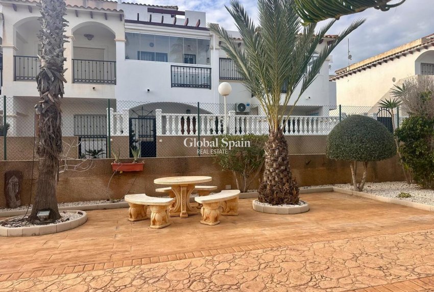 Wederverkoop - HUIS -
ORIHUELA COSTA - Ciñuelica