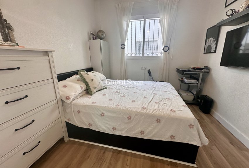 Wederverkoop - HUIS -
ORIHUELA COSTA - Ciñuelica