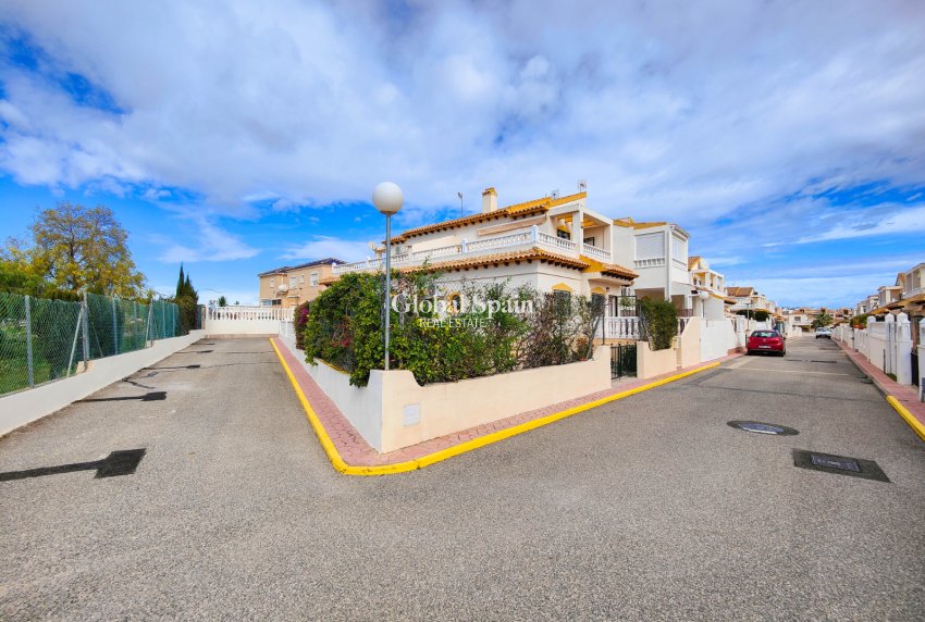 Wederverkoop - HUIS -
ORIHUELA COSTA - Costa Blanca