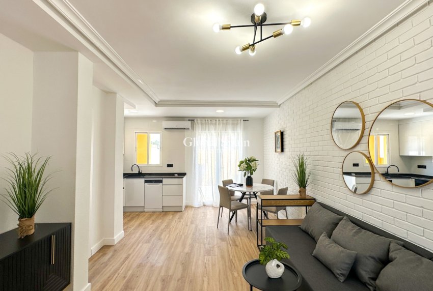 Wederverkoop - HUIS -
ORIHUELA COSTA - Costa Blanca