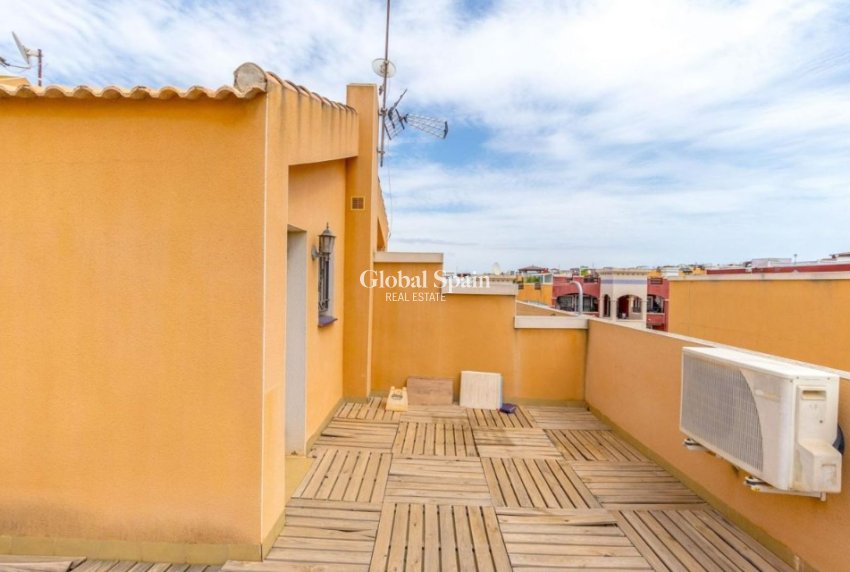 Wederverkoop - Huis -
ORIHUELA COSTA - Dream Hills