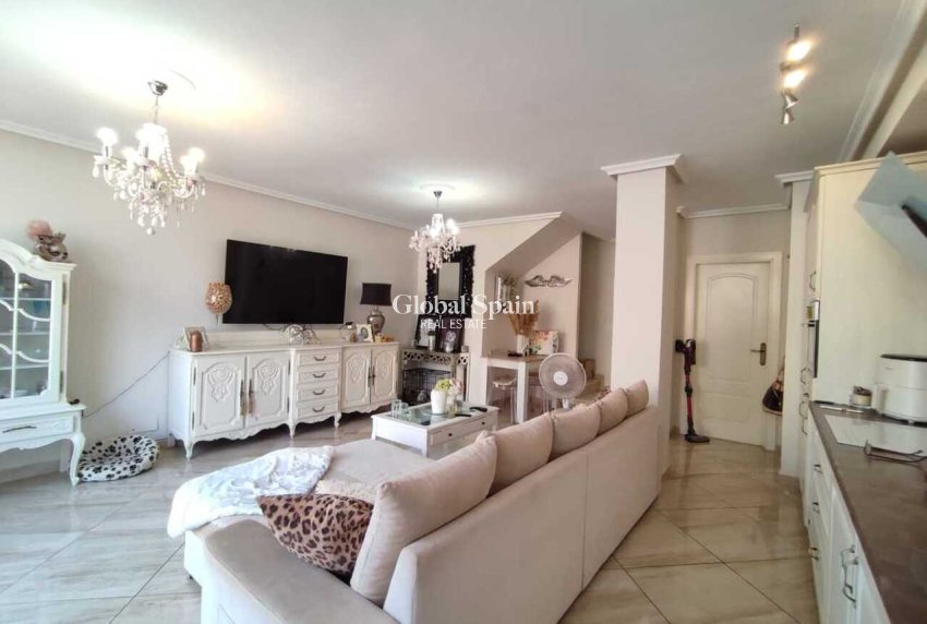 Wederverkoop - HUIS -
ORIHUELA COSTA - Inland