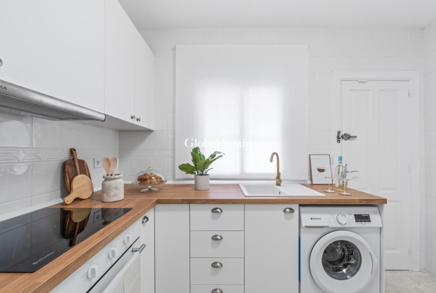 Wederverkoop - HUIS -
ORIHUELA COSTA - Inland